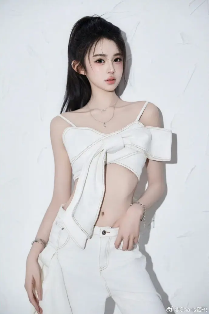 警方展示陌陌电脑下载涉案设备